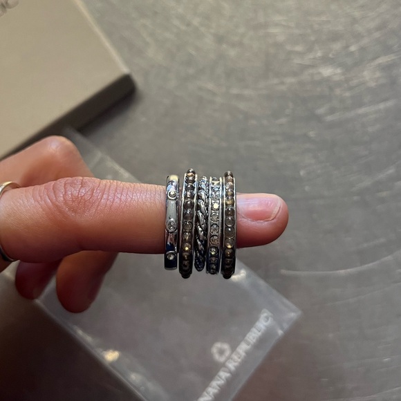 NWOT banana republic set of 5 stackable rings. - Picture 3 of 4